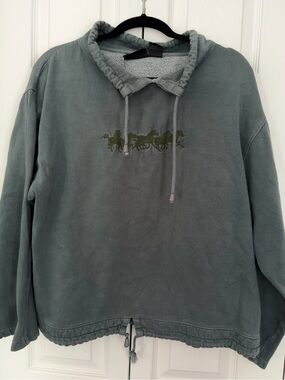 Vintage Horse Embroidered Sage Cropped Pullover Crewneck